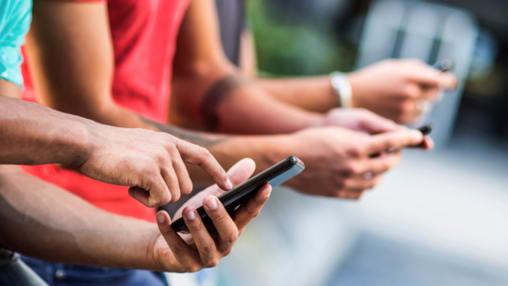 hands holding cell phones and texting