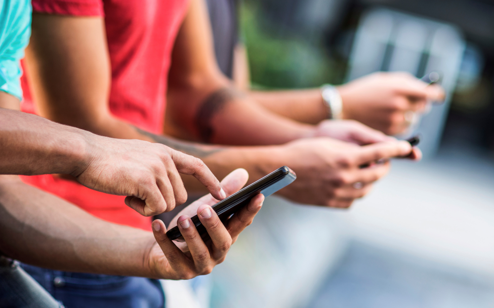 hands holding cell phones and texting